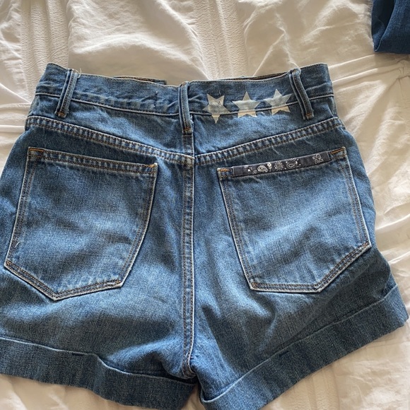 High waisted Start Gap Shorts - Picture 3 of 3